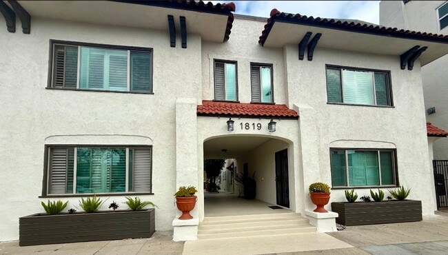 Building Photo - 1819 E. 4th St.