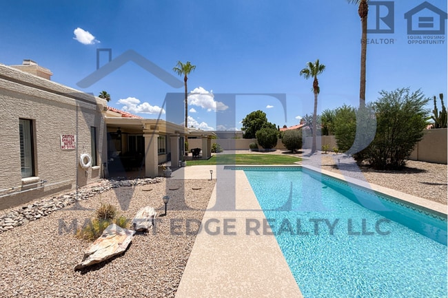 Building Photo - 3Bed/2Bath Furnished Home w/Stunning Backy...