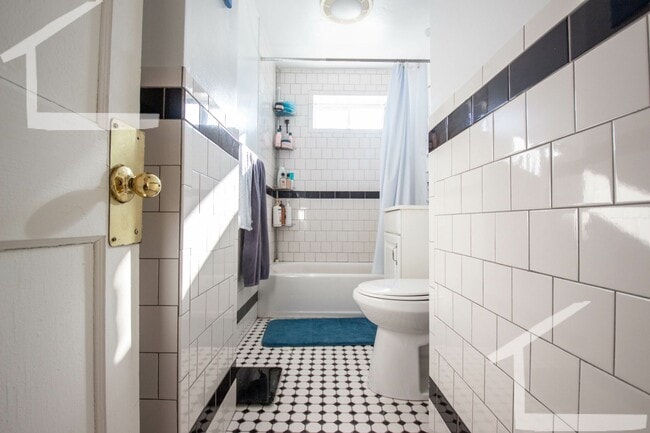 Building Photo - Great two bedroom in Packard's Corner