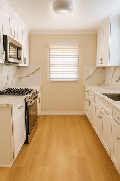 Kitchen - 2147 W 104th St