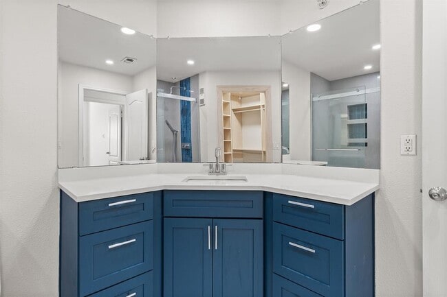 Building Photo - 6000 Shepherd Mountain Cove