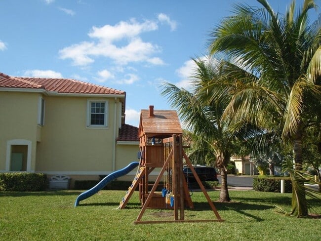 Building Photo - 4083 Crystal Lake Dr