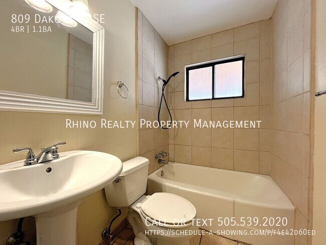 Building Photo - 809 Dakota St SE