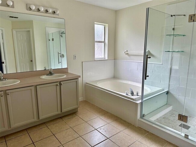 Building Photo - 579 Rouzer St