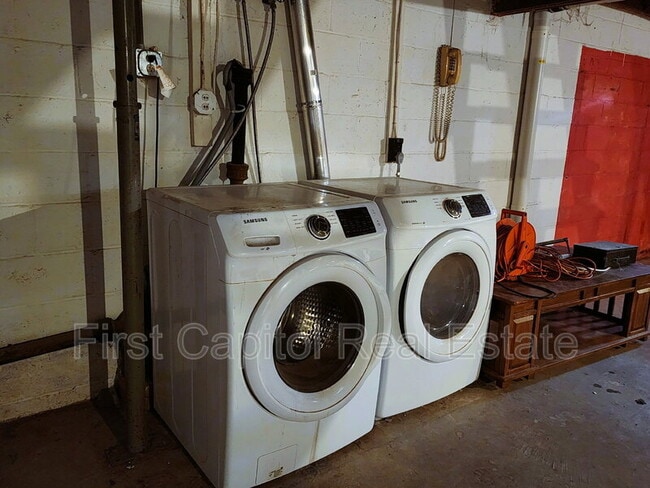 Building Photo - 408 Clinton Rd