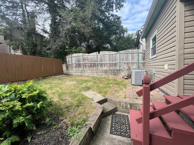 Building Photo - 3 Bedroom Home for Rent