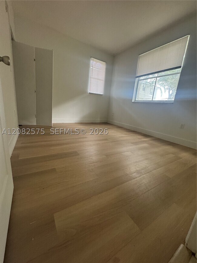 Building Photo - 1666 SE 27th Ct