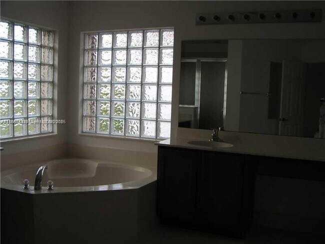 Building Photo - 1309 Alicante Ct