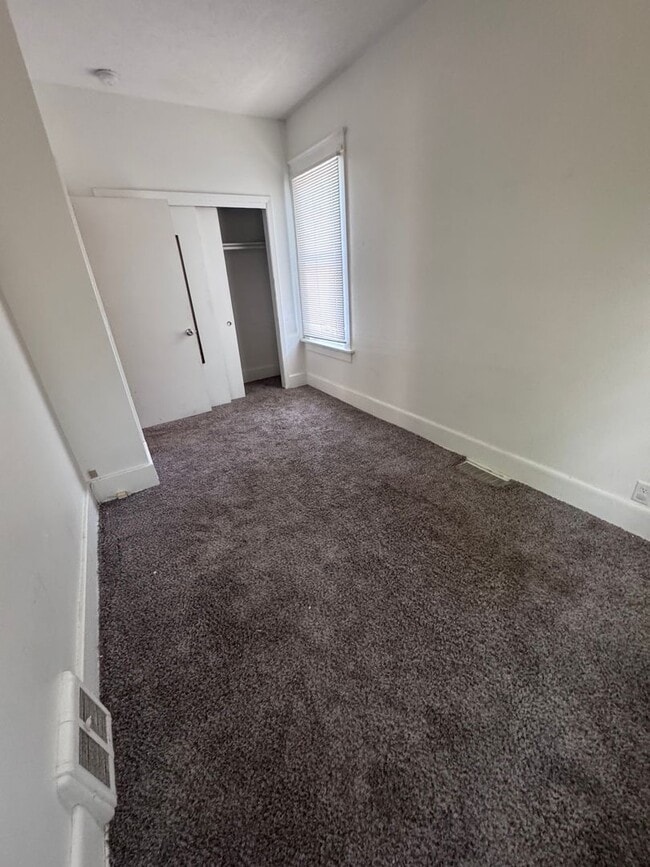 Building Photo - Charming 4-Bedroom Home in Desirable West ...