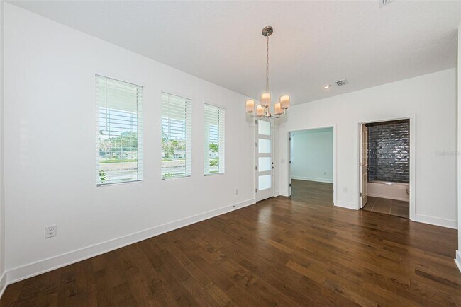 Building Photo - 1701 25th Ave N