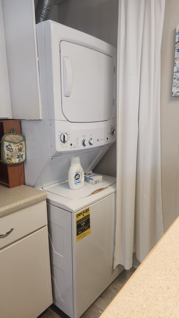 Building Photo - Byron Ellinor