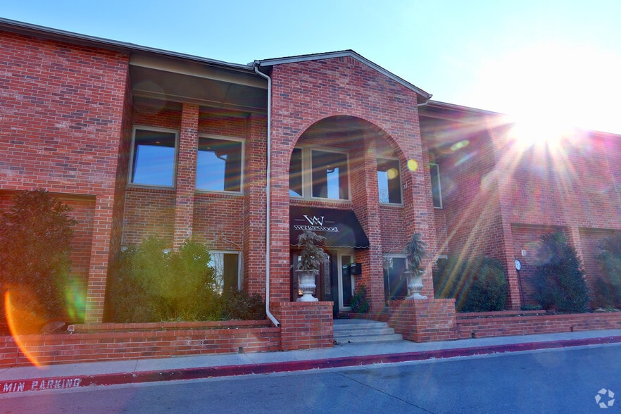 Wedgewood Village Apartments 4101 NW Expressway Oklahoma City OK