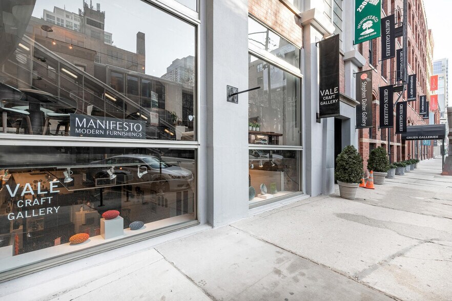 Building Photo - 676 North LaSalle Drive-GO FL3-ID440