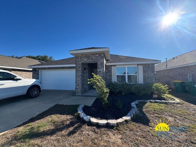 Primary Photo - Beautiful 4 Bedroom Home in South Crestview!