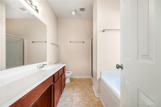 Building Photo - 1623 Royal Chase Dr