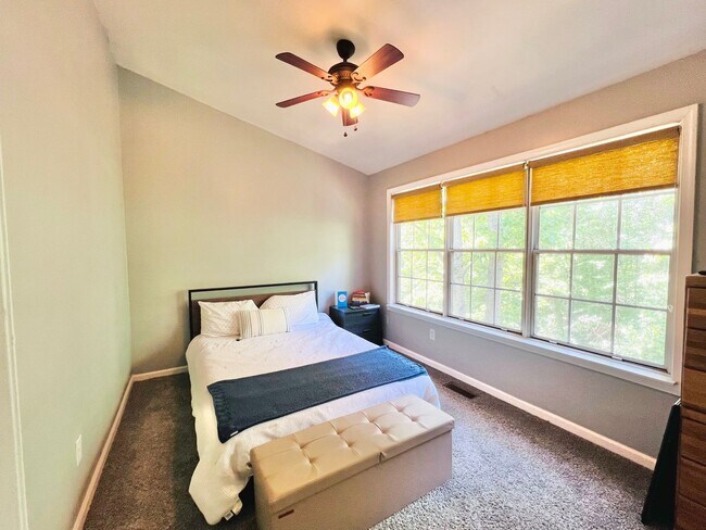 Building Photo - LAKE RIDGE TOWNHOUSE - HANDY TO QUANTICO A...