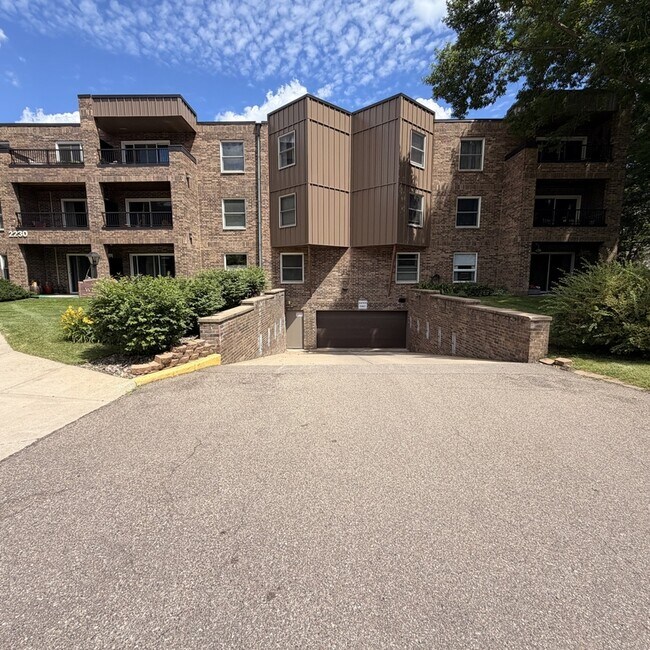 Building Photo - 2210 Midland Grove Rd