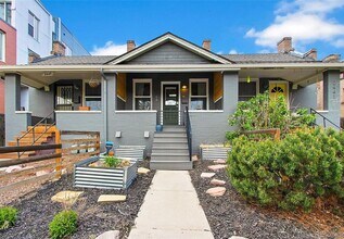 Building Photo - In the Heart of Highlands 2 Bedroom 1 Bath Row Home!