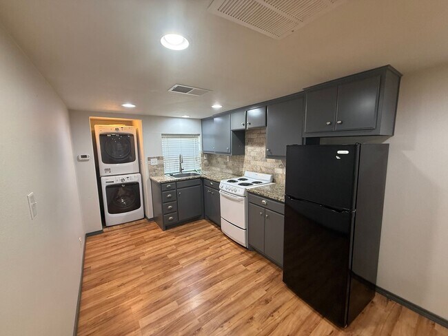 Building Photo - 2618 22