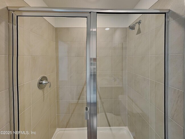 Building Photo - 590 Holly Lks Dr