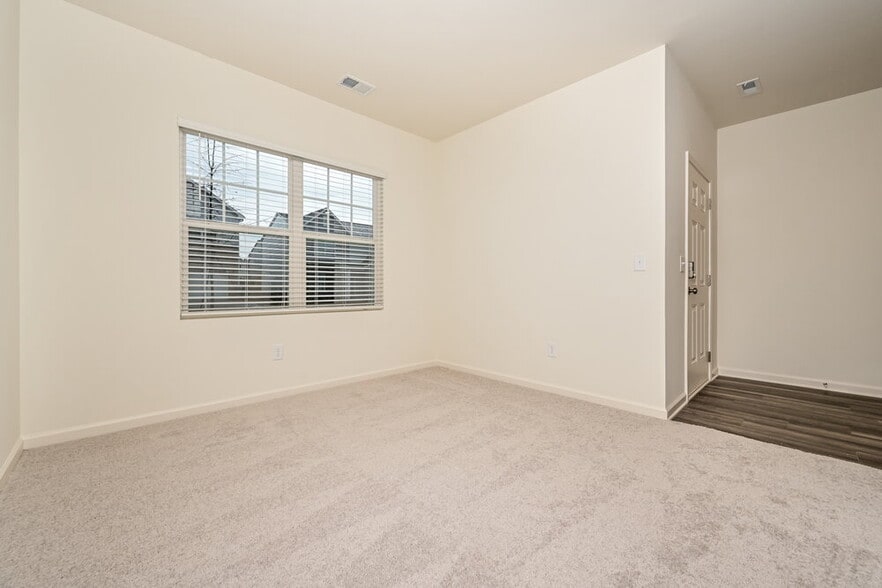 Building Photo - 7620 Saffron Ave