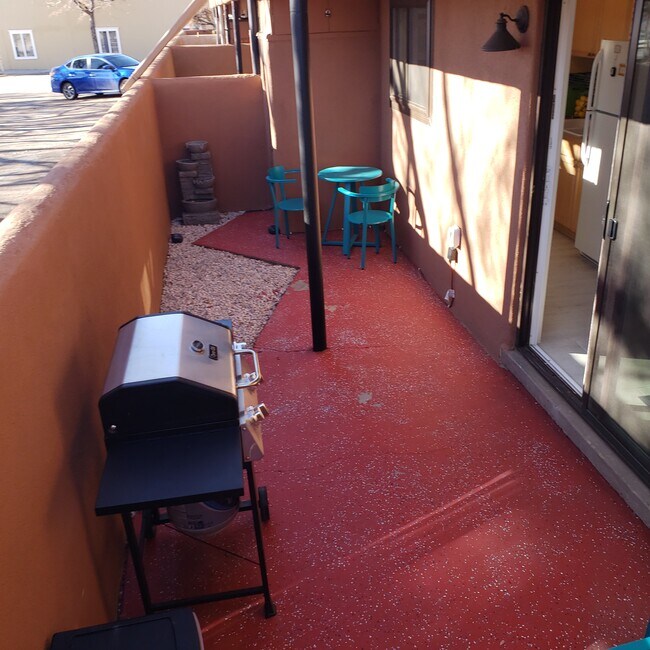 Building Photo - 1000 Marquez Plz