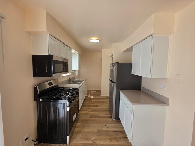 Building Photo - 5044 Brighton Ln