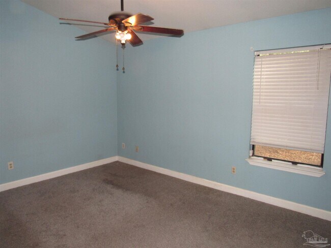 Building Photo - 7804 Oak Forest Dr