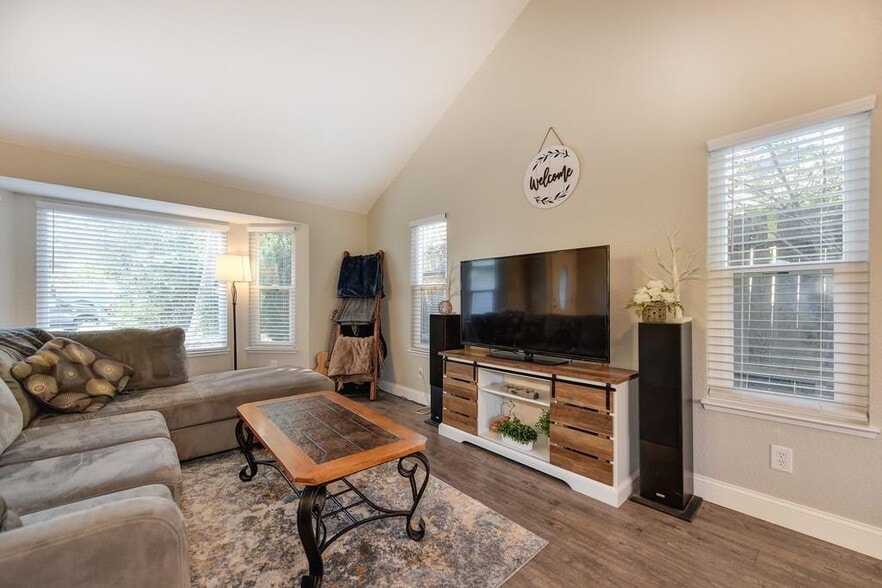 Building Photo - 8313 Crossoak Way