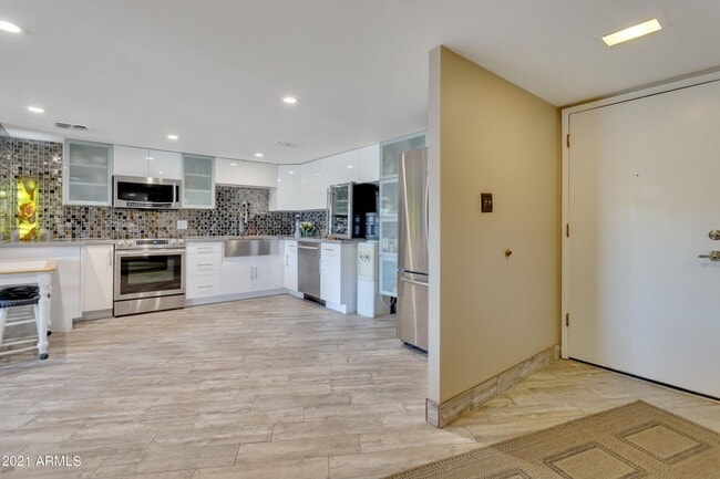 Building Photo - ***MOVE IN SPECIAL: SCOTTSDALE SHADOWS LUXURY CONDO WITH AC, WATER INCLUDED AND 9 HOLE GOLF