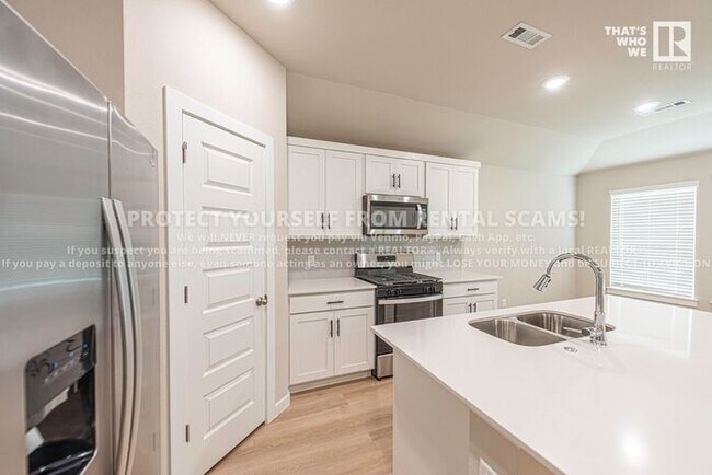 Building Photo - 2215 9th St