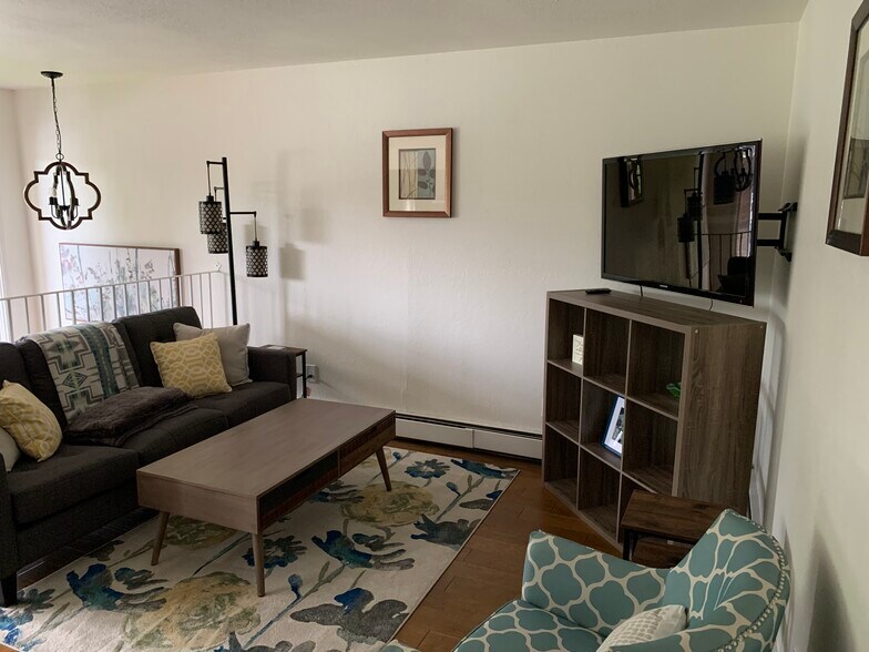 Building Photo - 2018 Stonegate Cir