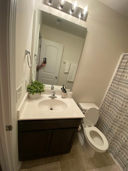 Building Photo - 1809 Alyssum Pl