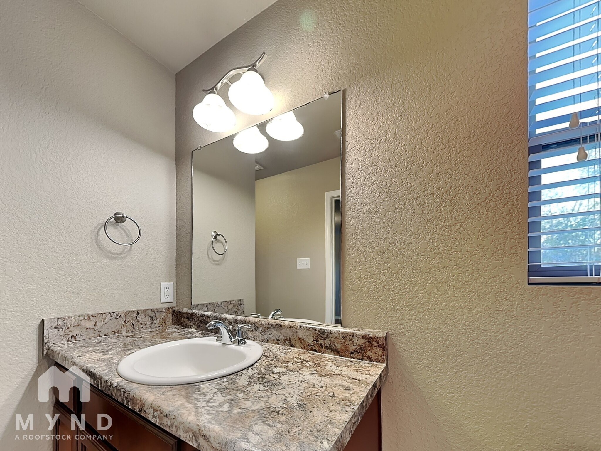 Building Photo - 407 Westwood Dr