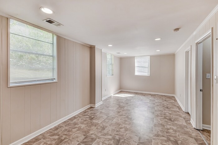 Building Photo - 1035 Barclay Dr