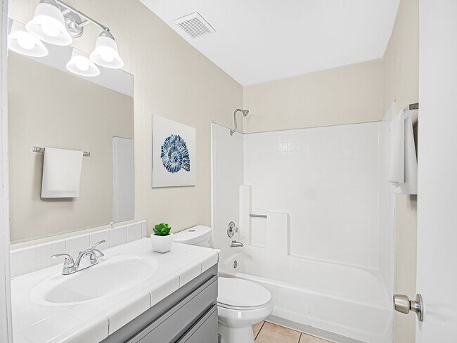 Building Photo - 1005 E Ave R