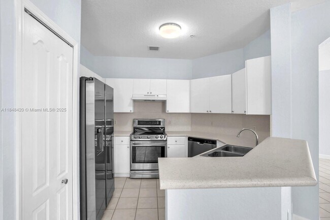 Building Photo - 1013 Shoma Dr