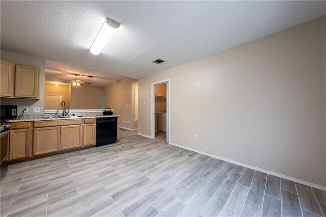 Building Photo - 1607 Greening Way