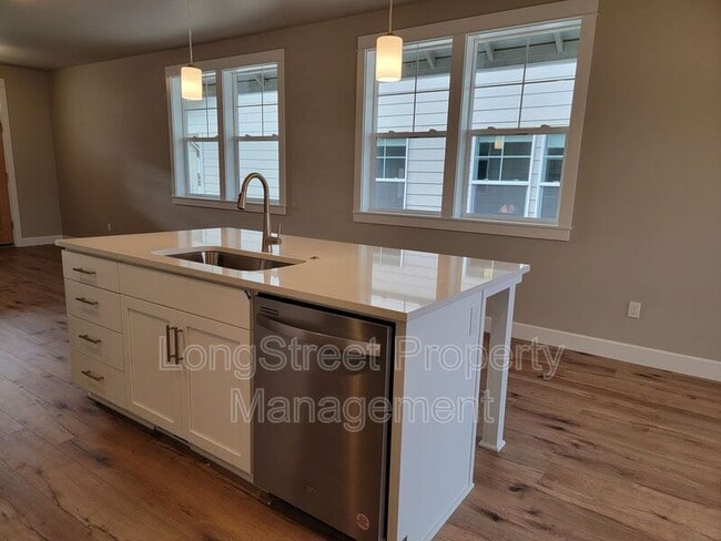 Building Photo - 5221 SW Hudson Ave