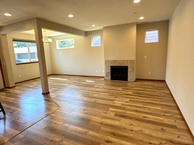 Building Photo - Modern and Stylish 3-Bedroom Manette Home