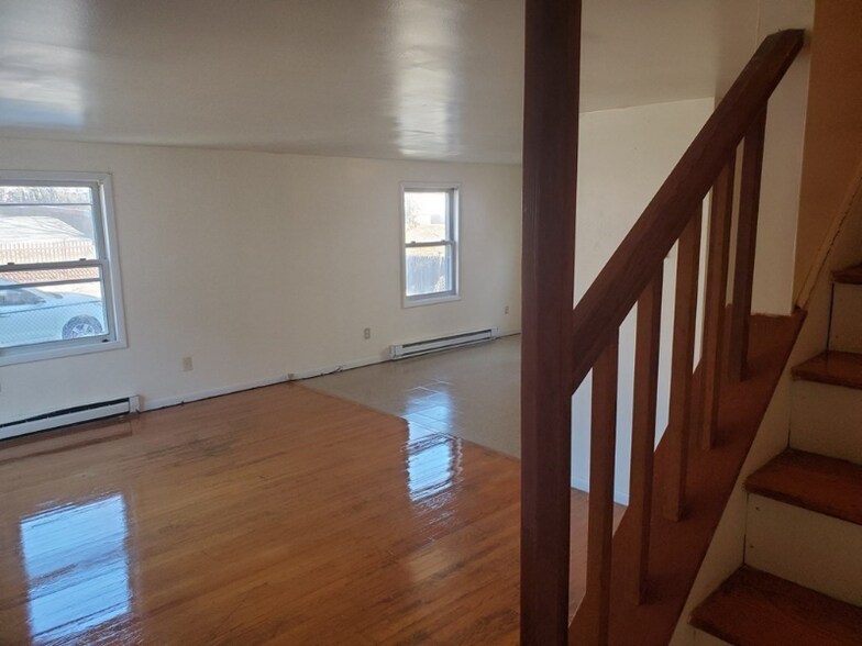 Building Photo - 94 Selden St