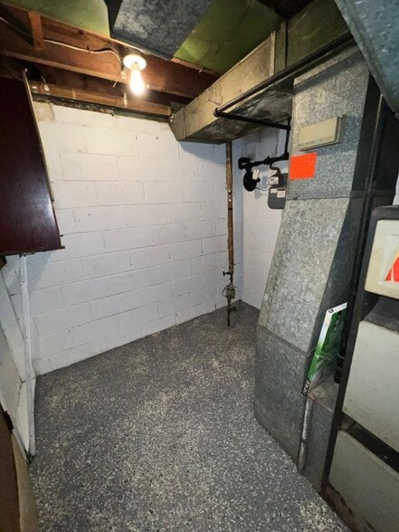 Building Photo - 5214 Hereford St