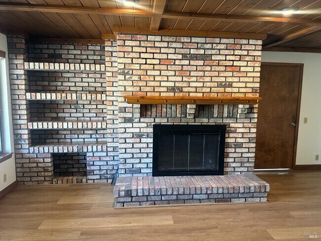 Building Photo - 372 Maple Ave