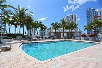 Building Photo - 350 NE 24th St