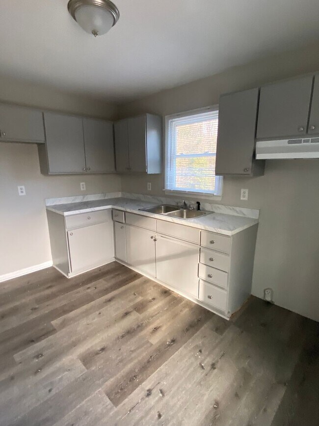 Building Photo - 2130 S Roxboro St