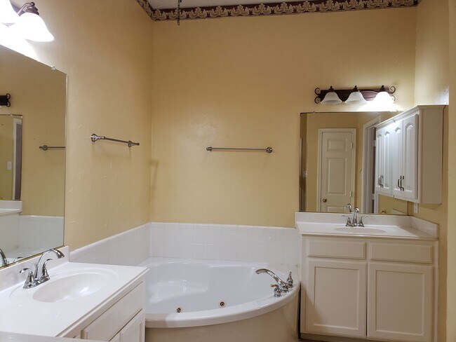 Building Photo - Frisco, 4 beds house -Located next Main st...