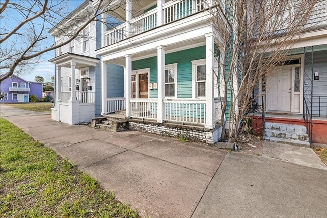 Building Photo - 216 W Anderson St