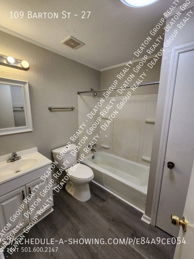 Building Photo - 109 Barton St