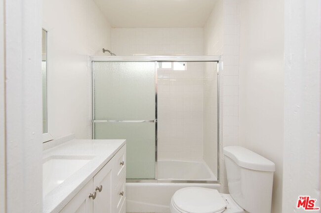 Building Photo - 2132 Cloverdale Ave