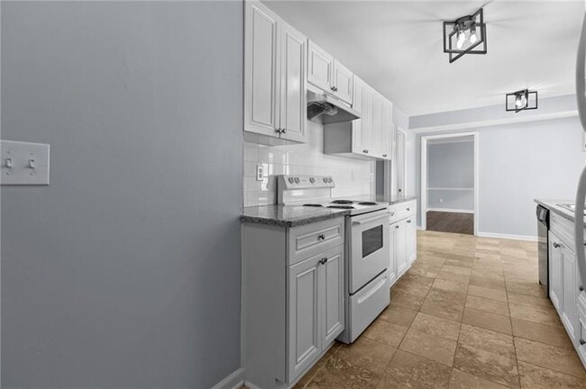 Building Photo - 4019 Shady Dr NW